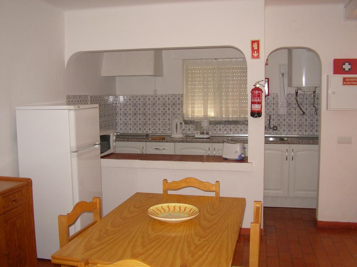 Apartamentos Salema Praia Club Экстерьер фото