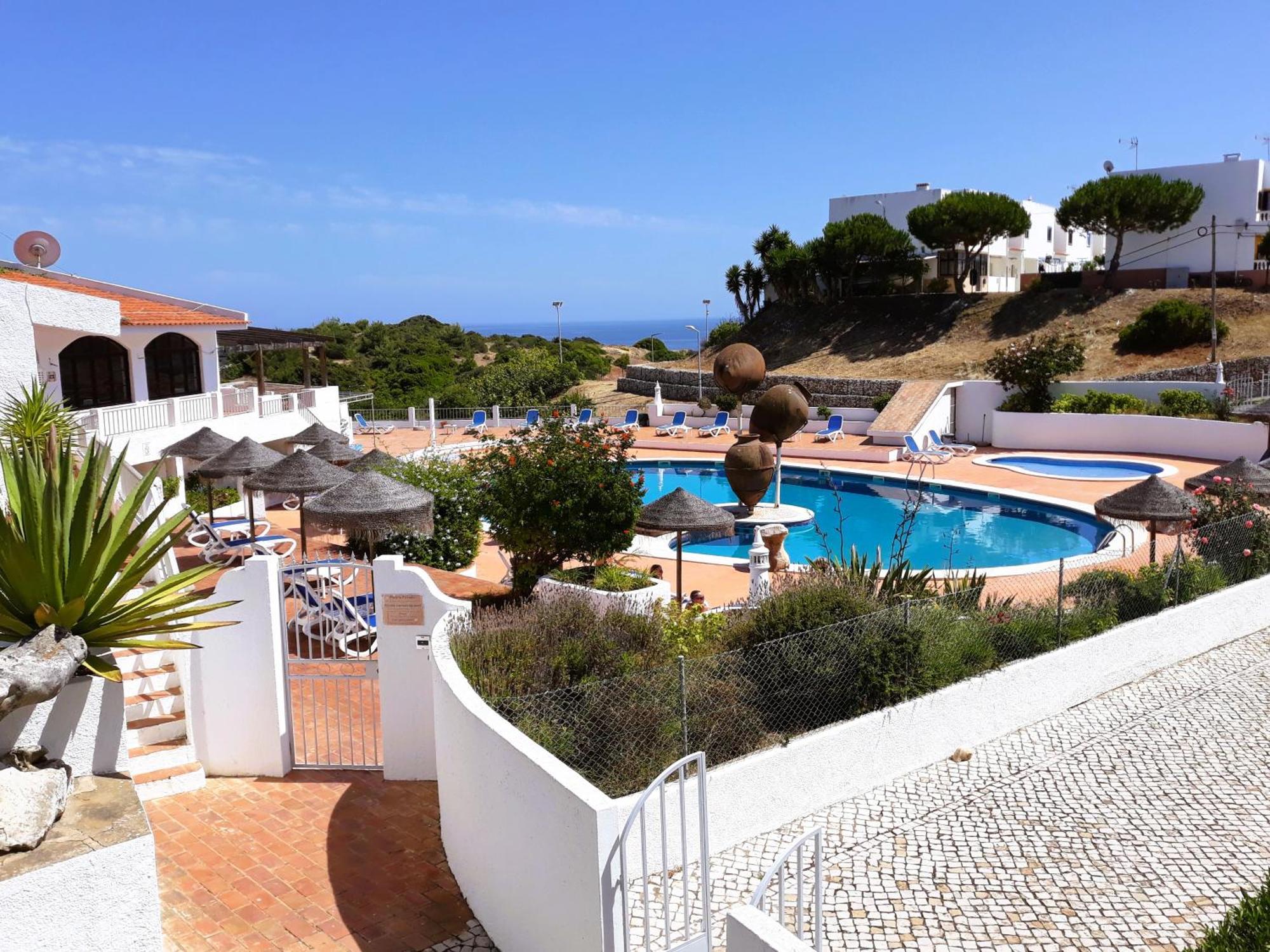 Apartamentos Salema Praia Club Экстерьер фото