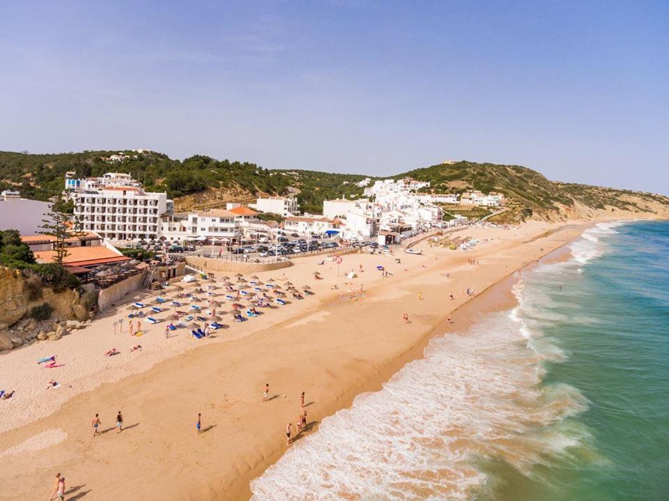 Apartamentos Salema Praia Club Экстерьер фото