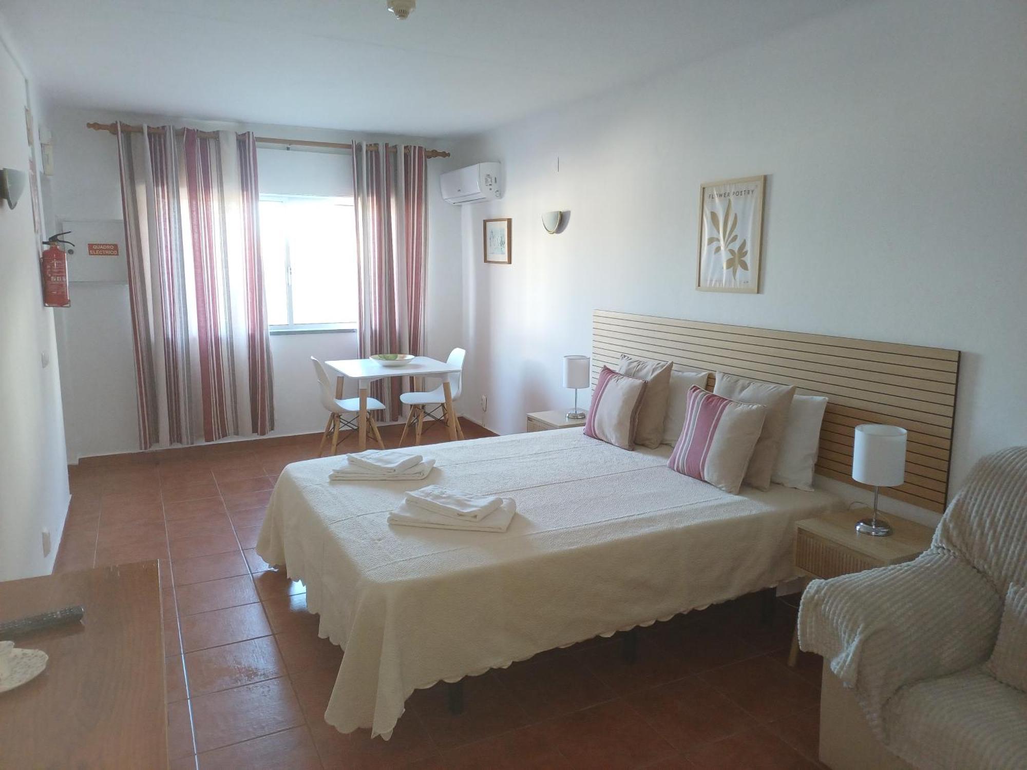 Apartamentos Salema Praia Club Экстерьер фото