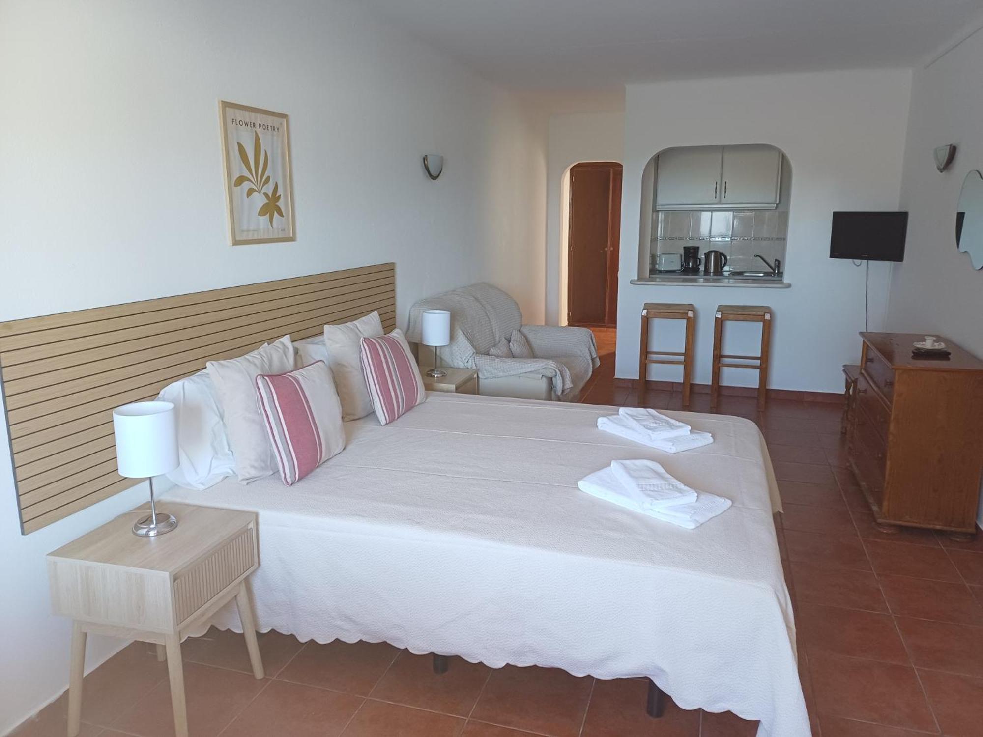 Apartamentos Salema Praia Club Экстерьер фото